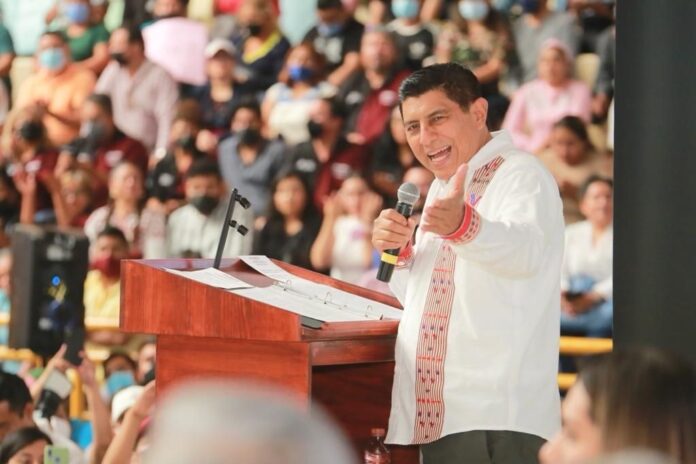 Convoca gobernador electo a magisterio a trabajar juntos por la educación en Oaxaca