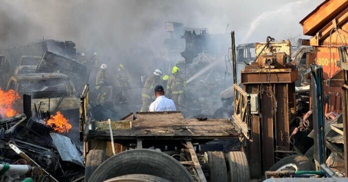 Intenso incendio en Exhacienda Candiani, Oaxaca
