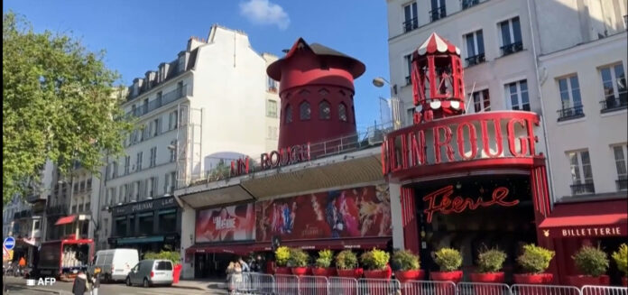 El cabaret parisino “Moulin Rouge” perdió sus aspas…