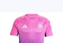 La camiseta rosa y violeta de la selección alemana de fútbol celebró su estreno en la Eurocopa.