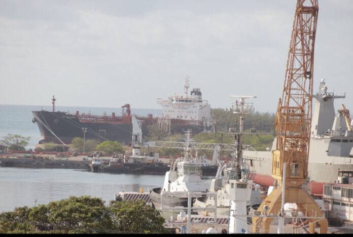 ¿Cuánto le cuesta a un barco pasar por el Canal de Panamá?