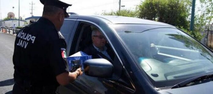 Oaxaca prohibió a la Policía Vial retenga Licencias, tarjetas de circulación, placas o vehículos al infraccionar a un ciudadano