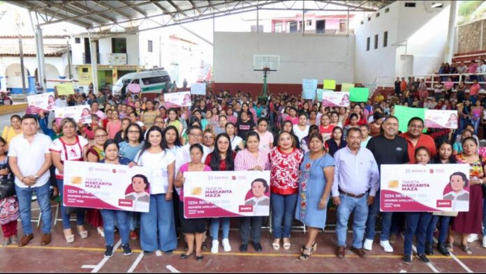 Entrega Gobierno de Oaxaca 254 Tarjetas Margarita Maza en la Sierra de Juárez