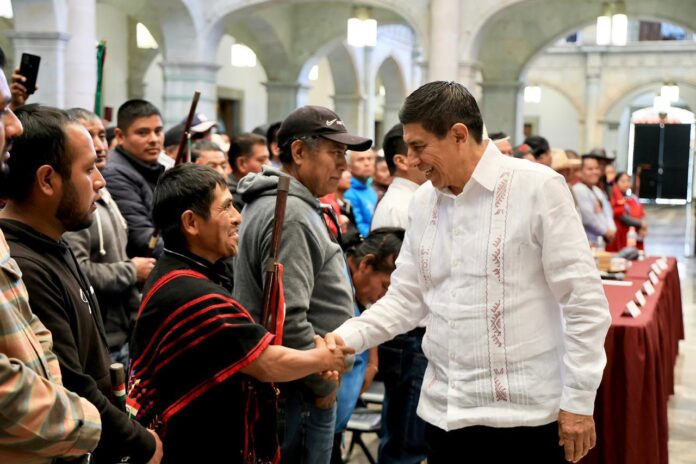 Reconoce Salomón Jara 45. años de lucha y resistencia del Movimiento de Unificación y Lucha Triqui (MULT)