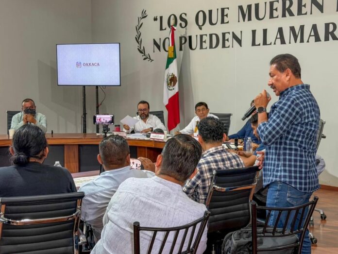 Salomón Jara sostiene encuentro con gremio periodístico, refrenda compromiso de respeto y protección a su labor